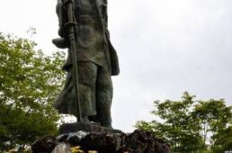 吉村虎太郎の像