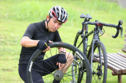 コルサネクストTLRを見つめる平塚さん