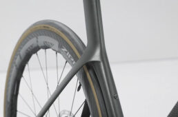 フォイルRCのシートステー