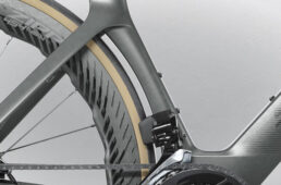 フォイルRCのダウンチューブとシートチューブ