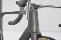 フォイルRCのヘッドチューブ