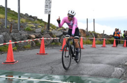 ゴールラインを通過する金子宗平