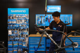 自転車の整備を