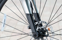 フロントフォークのダボ