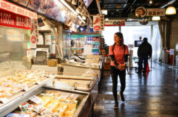 ひろめ市場の場内