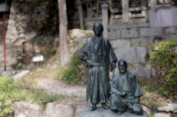 坂本龍馬と中岡慎太郎の像