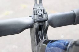 プロペルアドバンスドSL0のステム下のケーブル