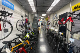 サイクルローマン富山の内観