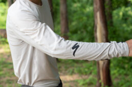 MTB用ロングスリーブウェアの肘の余裕