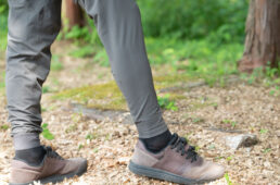 MTB用ロングパンツに設けられる裾の絞り