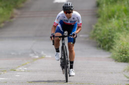 上り坂でのダンシングフォーム