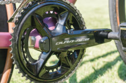 1モデルを除きパワーメーターを標準装備