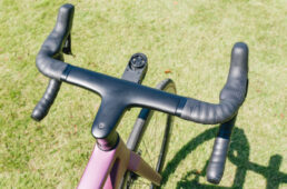 分割式エアロハンドルの採用