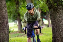 FM-Xを被って走る大屋さん