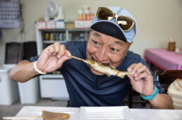 鮎を食べるシシャチョー