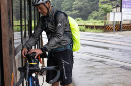 レインウェアを着る