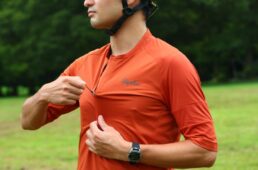 エクスプロアジップネックテクニカルTシャツ