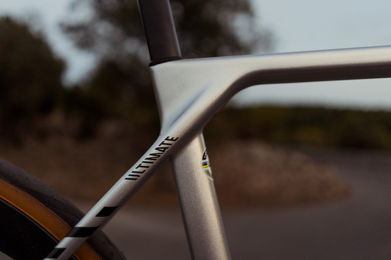 キャニオン・新型アルティメット