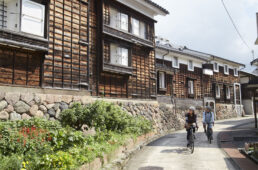 土蔵が立ち並ぶ今町通り