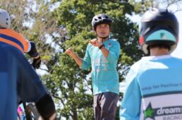 説明する高橋コーチ