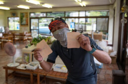 湿布を分けてもらったシシャチョー