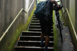 鉄道をくぐる通路の旧街道