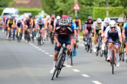 アタックする大関宙