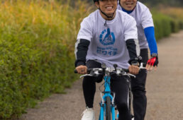 烏丸半島をスタートする西川貴教さんと三日月知事