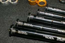 スルーアクスル