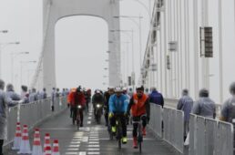 レインボーブリッジを走る自転車