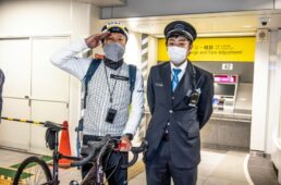 駅員とシシャチョー