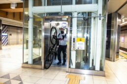 東京テレポート駅のエレベーター