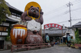 信楽焼のタヌキ