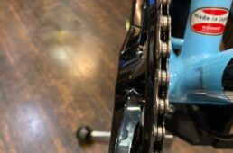 見るからにとても薄い12速チェーン