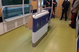 Sトレイン10号車の車いす、ベビーカースペース