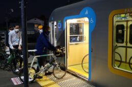 帰りのSトレインに乗る参加者