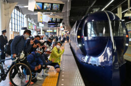 ラピートの回送電車