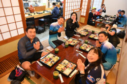 あづま寿しで昼食