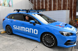シマノレーシングのサポートカー