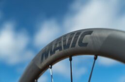 コスミックSLR45ディスクカスタムラインのマヴィックロゴ