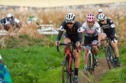 向山店長に続く3人