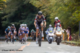 秋吉台カルストロードレースで先頭を走るダイボール