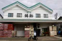 青木酒造本社前