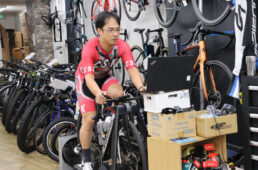 サイクルショップカンザキ千里店の岩崎 嶺店長