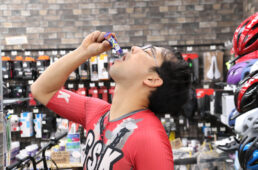 アミノバイタル®プロを飲む岩崎店長