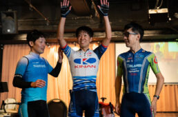 祝福される畑中勇介選手