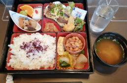 よばれやんせの定食