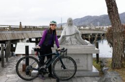 宇治橋の紫式部石像