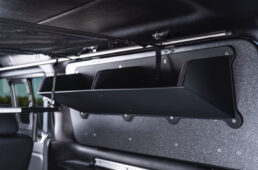 ヘルメット・シューズなどを置けるスペース