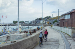 菊港の漁村風景